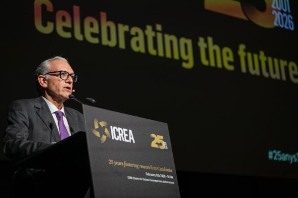 Antonio Huerta, director ICREA, obre l'acte dels 25 anys.